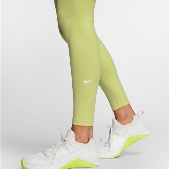 Women’s Nike Legging - Picture 3 of 5